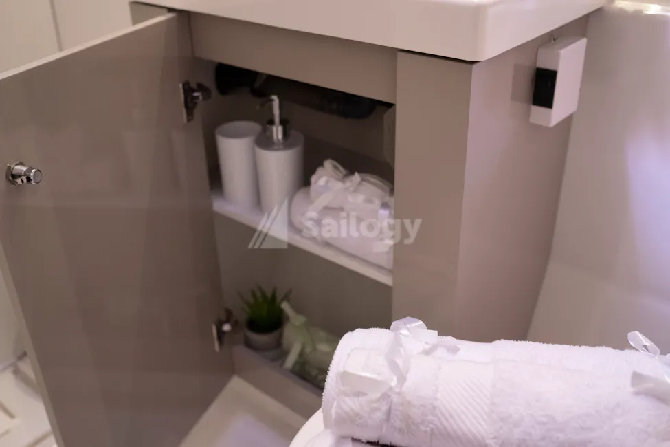 Fountaine Pajot Astrea 42