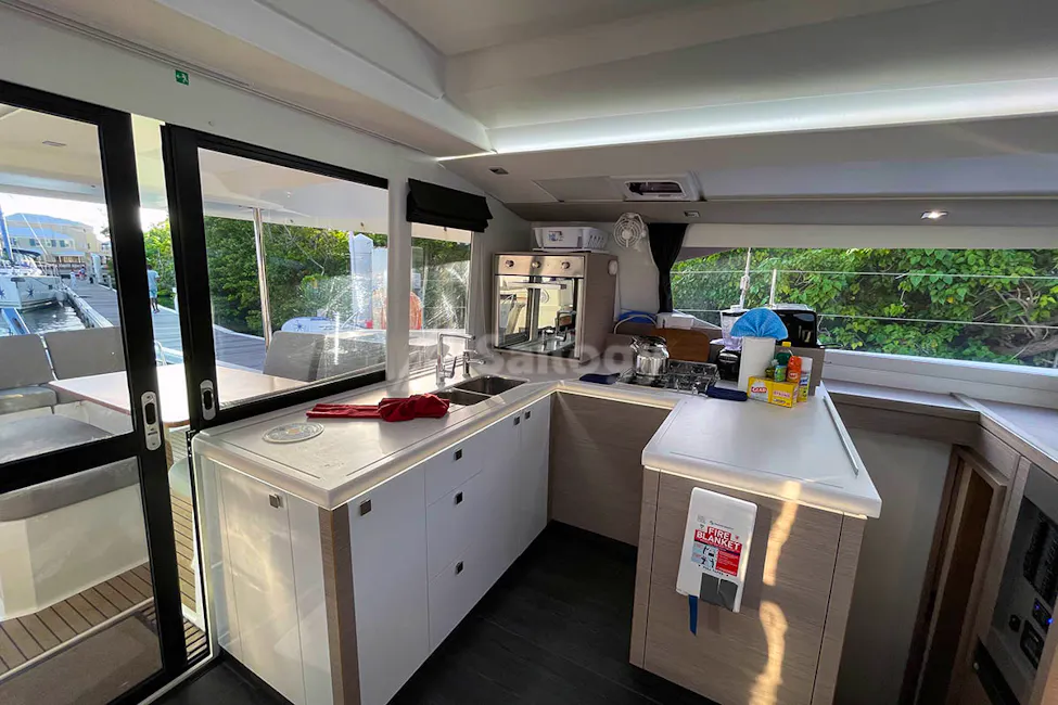 Fountaine Pajot Astrea 42