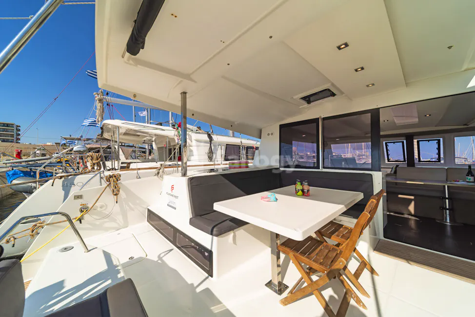 Fountaine Pajot Lucia 40