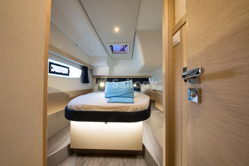 Fountaine Pajot Lucia 40