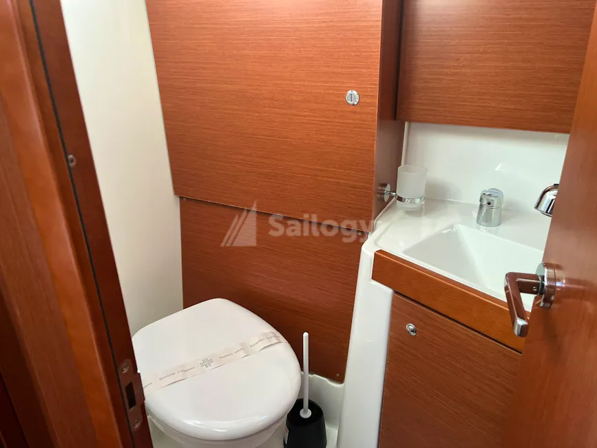 Beneteau Oceanis 38.1