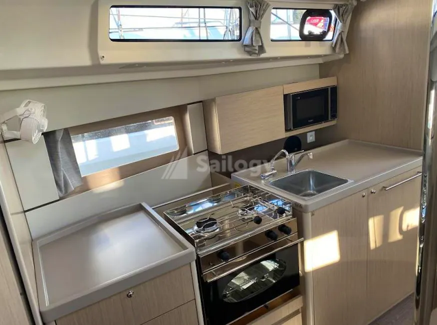 Beneteau Oceanis 38.1