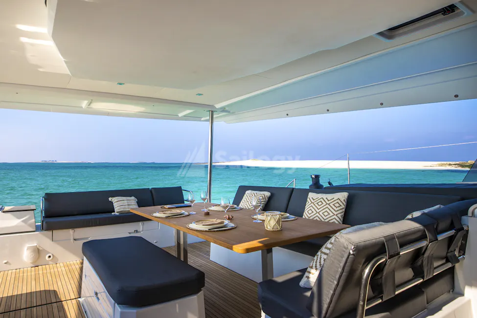 Fountaine Pajot Aura 51