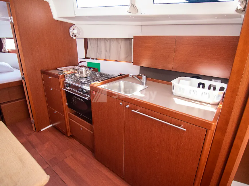 Beneteau Oceanis 38.1