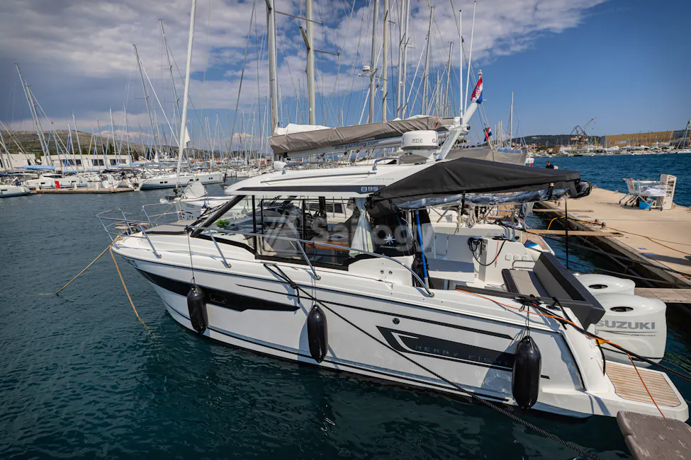 Merry Fisher 895 Offshore