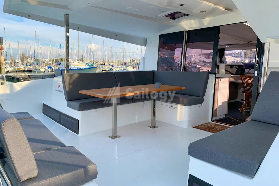 Fountaine Pajot Lucia 40
