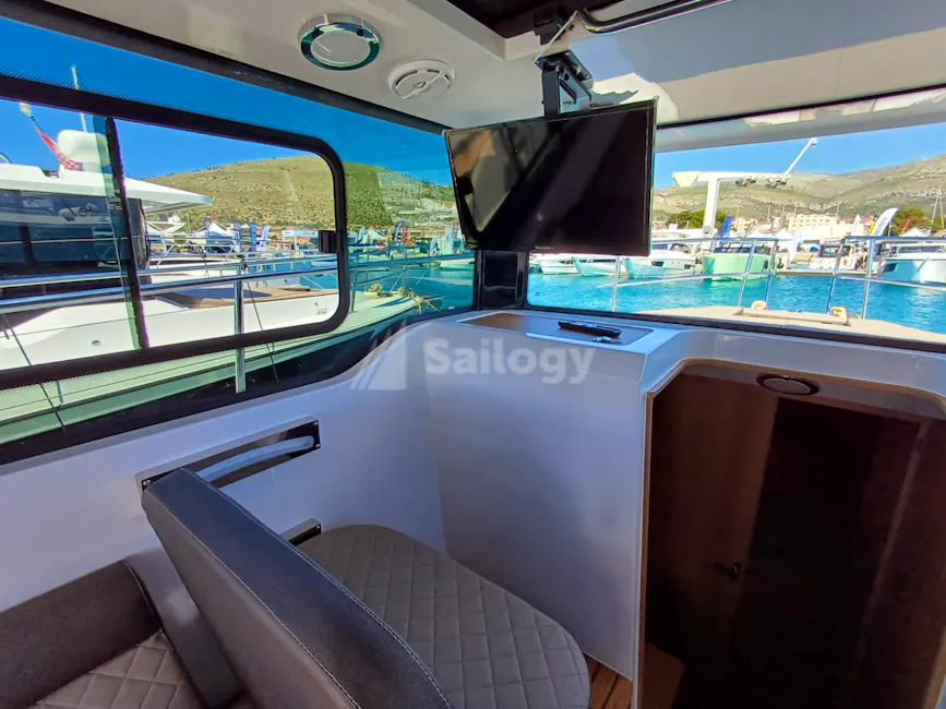 Nikhen Aquasun 34 Sedan